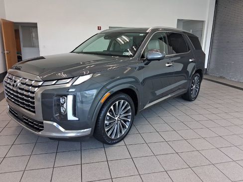 Used 2023 Hyundai Palisade Calligraphy image 4
