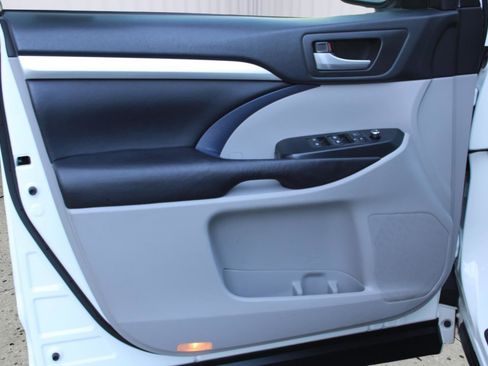 Used 2017 Toyota Highlander XLE image 44