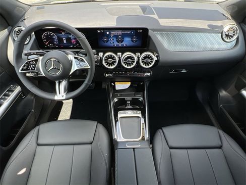 Certified 2025 Mercedes-Benz GLA 250 4MATIC image 21