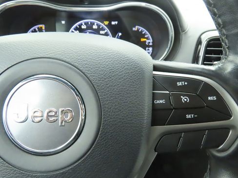 Used 2020 Jeep Grand Cherokee Overland image 12