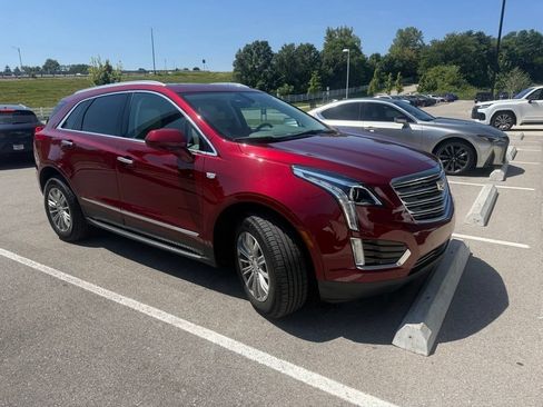 Used 2017 Cadillac XT5 Luxury FWD image 2