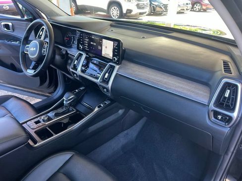 Certified 2023 Kia Sorento EX w/ Panoramic Sunroof Package FWD image 24