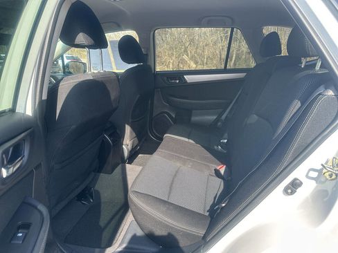 Used 2017 Subaru Outback 2.5i Premium image 18