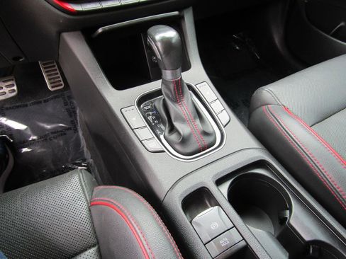 Used 2018 Hyundai Elantra GT Sport FWD image 17