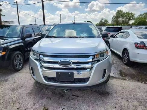 Used 2013 Ford Edge SE image 2