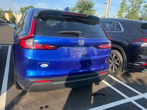 Used 2025 Honda CR-V EX image 5