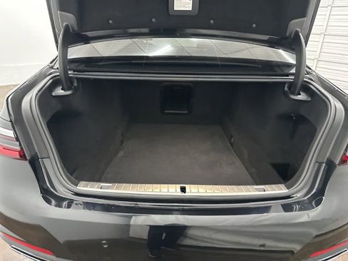 Used 2022 BMW 750i xDrive image 28