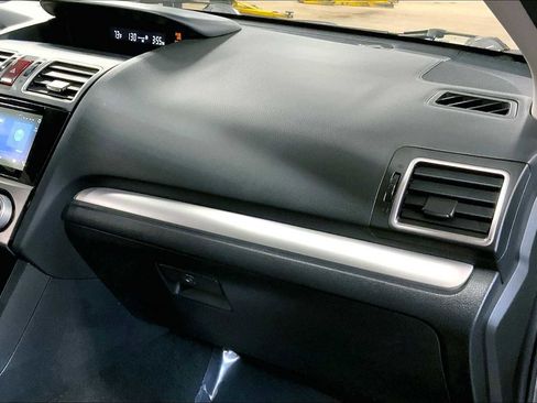 Used 2017 Subaru Crosstrek 2.0i Premium image 18