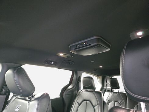 Used 2019 Chrysler Pacifica Touring-L w/ Advanced Safetytec Group FWD image 26