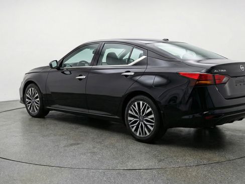 Used 2025 Nissan Altima 2.5 SV image 6