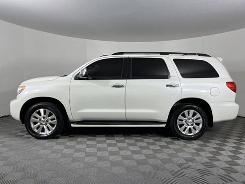 Used 2017 Toyota Sequoia Platinum RWD image 5