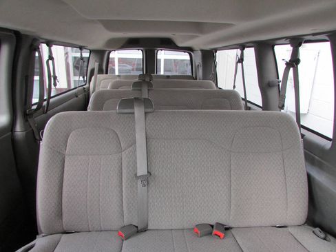 Used 2017 Chevrolet Express 3500 LT w/ LT Preferred Equipment Group RWD image 8