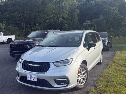 Used 2024 Chrysler Pacifica Touring-L