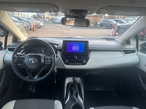Used 2025 Toyota Corolla LE image 10