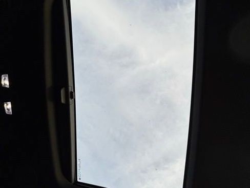 Used 2022 Chevrolet Traverse RS image 17