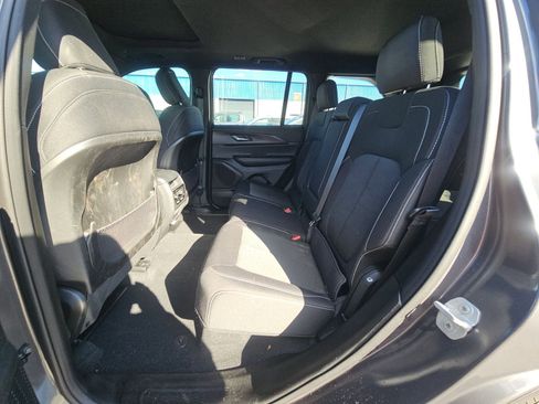 Used 2025 Jeep Grand Cherokee Laredo X w/ Luxury Tech Group I image 4