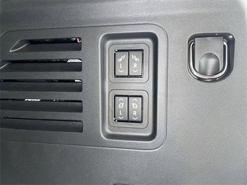 New 2026 Chevrolet Traverse RS image 18