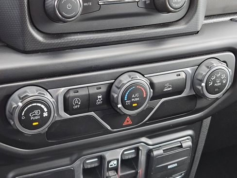 Used 2021 Jeep Gladiator Sport image 21