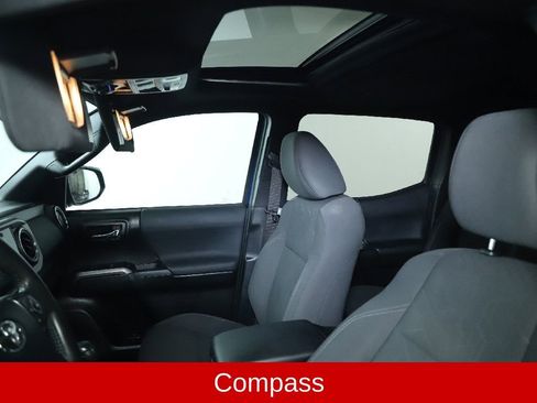 Used 2017 Toyota Tacoma TRD Off-Road w/ Premium & Technology Package image 21