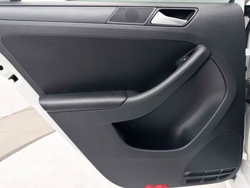Used 2014 Volkswagen Jetta SE FWD image 19