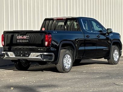 New 2026 GMC Sierra 1500 SLE w/ Preferred Package