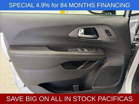 New 2026 Chrysler Pacifica Select AWD/4WD image 8