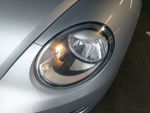 Used 2013 Volkswagen Beetle TDI FWD image 30