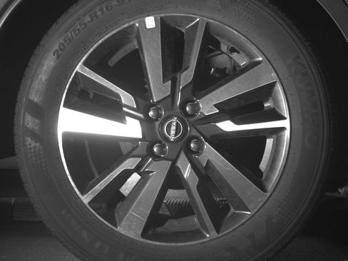 Used 2025 Nissan Versa SV image 15