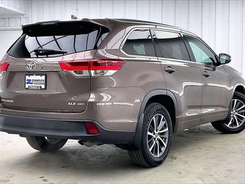 Used 2017 Toyota Highlander XLE image 12