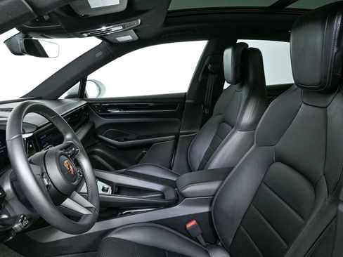 Certified 2024 Porsche Macan 4 Electric AWD/4WD image 5