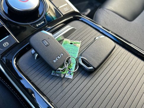 Used 2022 Kia Niro EX w/ Cold Weather Package image 29