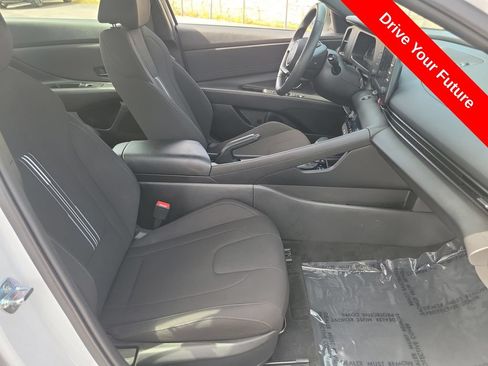 Used 2025 Hyundai Elantra Sport FWD image 18