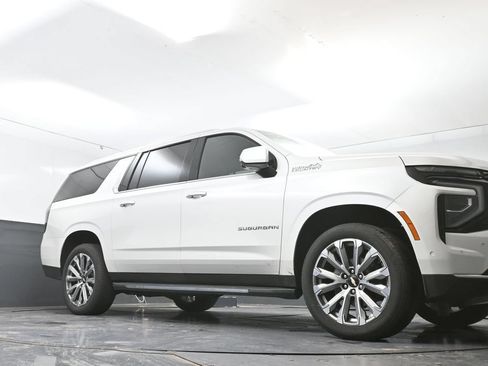 Used 2025 Chevrolet Suburban High Country AWD/4WD image 53