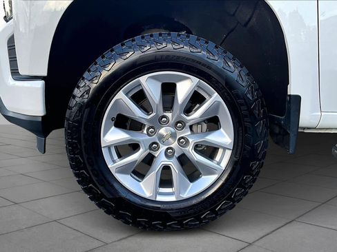 Used 2020 Chevrolet Silverado 1500 Custom w/ Custom Value Package image 12