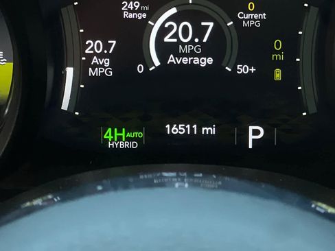 Used 2025 Jeep Wrangler Unlimited Sahara AWD/4WD image 26