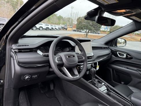 New 2026 Jeep Compass Latitude image 16