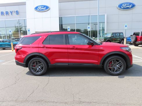 Used 2025 Ford Explorer ST-Line w/ Premium Package AWD/4WD image 4