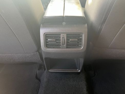 Used 2023 Nissan Rogue S image 22