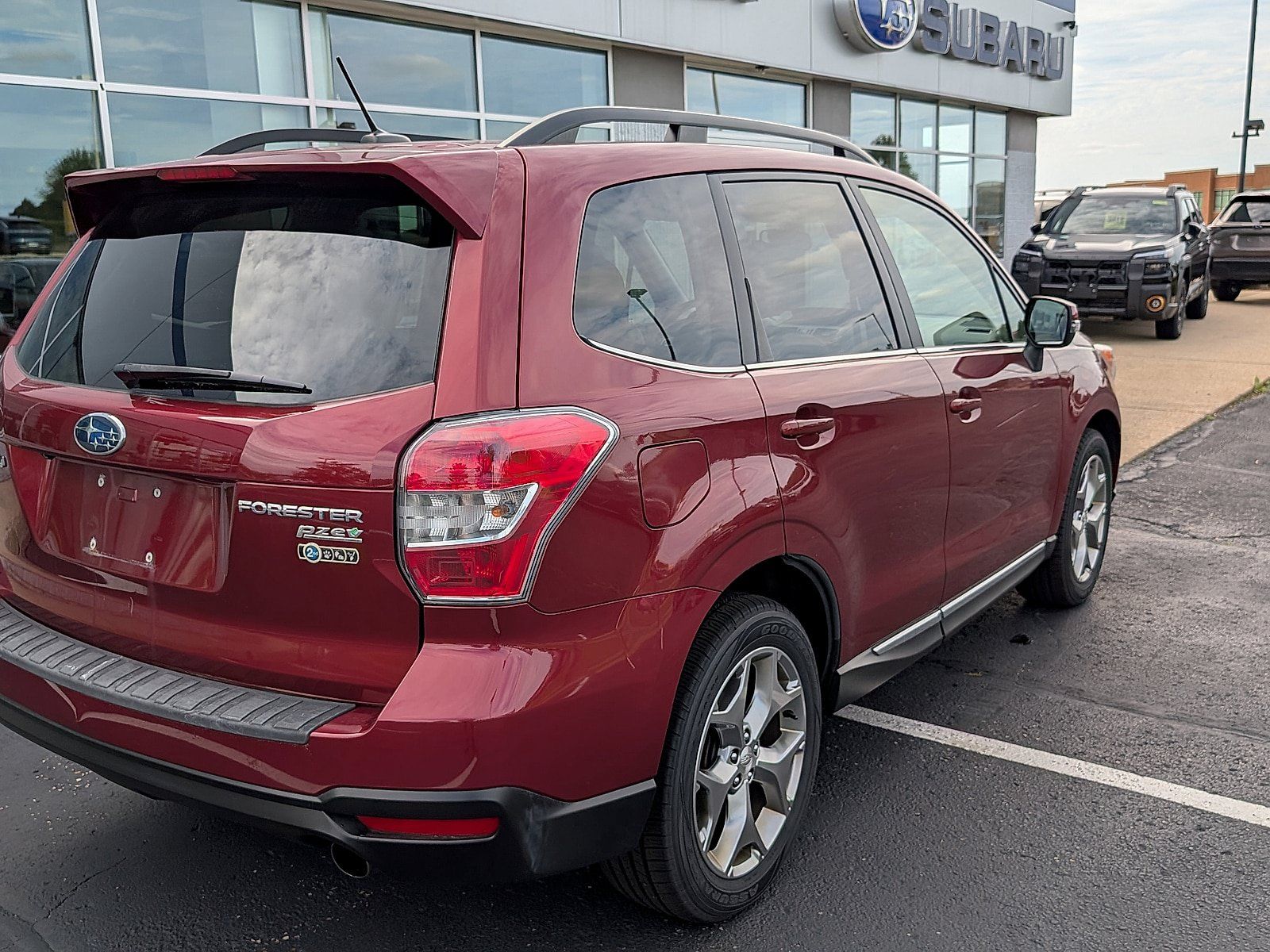 Used 2015 Subaru Forester 2.5i Touring AWD/4WD image 3