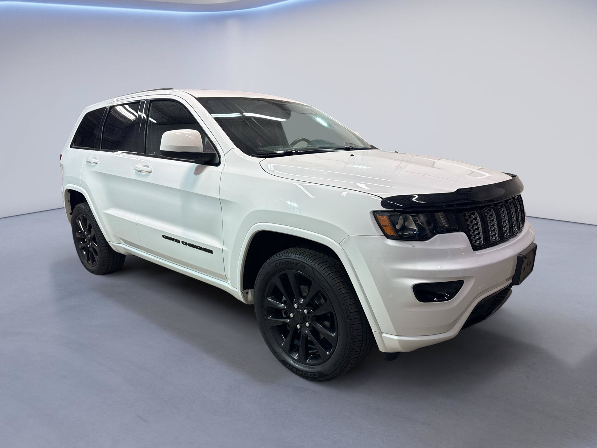 Used 2019 Jeep Grand Cherokee Altitude AWD/4WD image 1