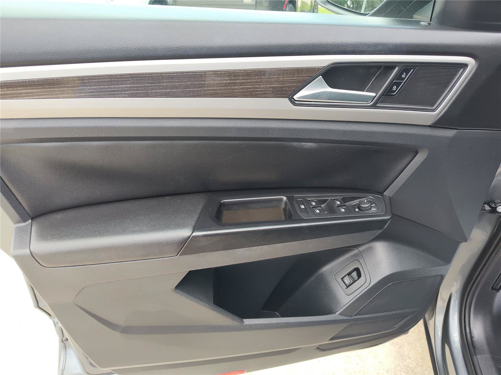 Used 2020 Volkswagen Atlas SE w/ Towing Package FWD image 17