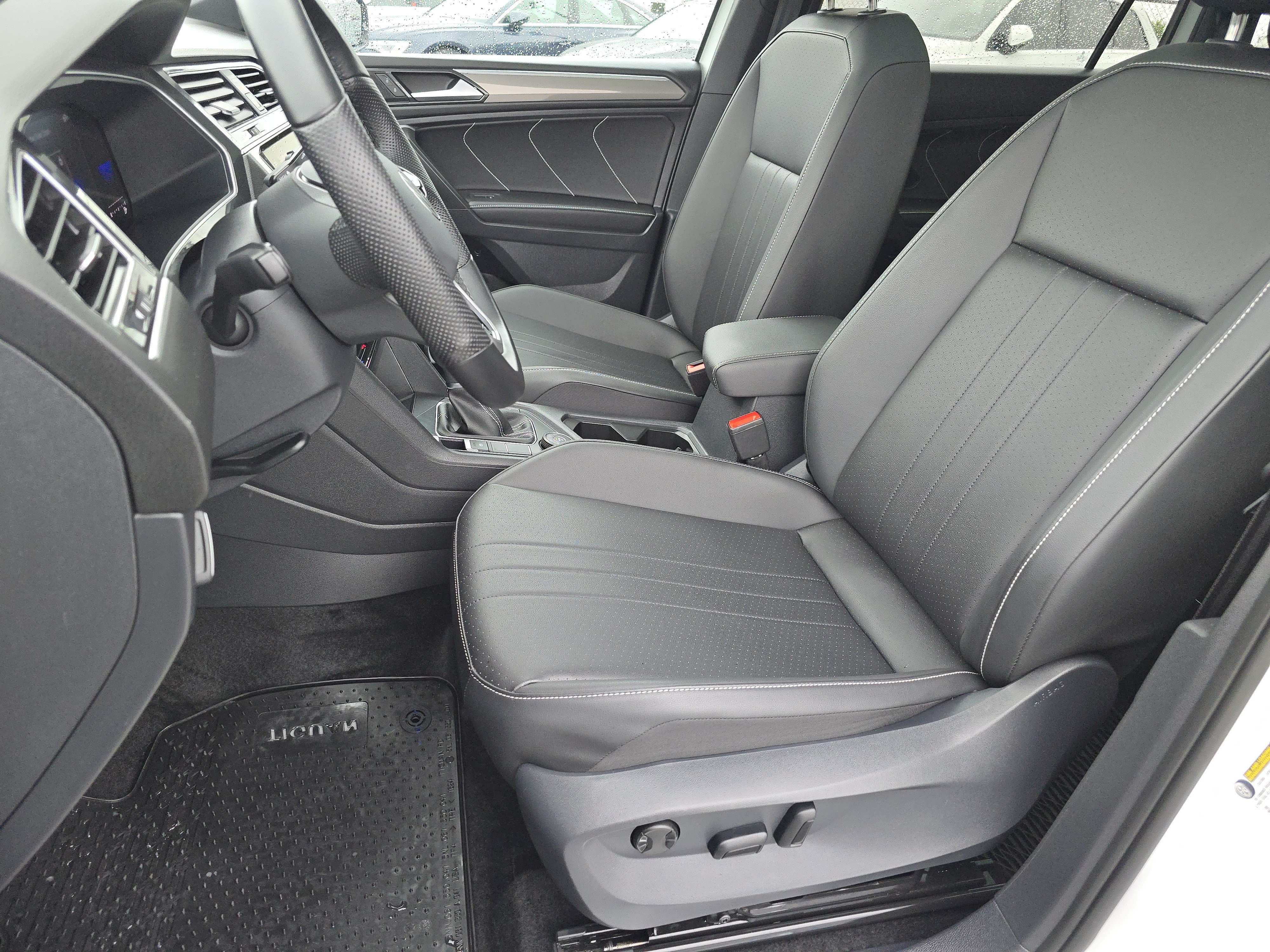 Certified 2024 Volkswagen Tiguan SE R-Line AWD/4WD image 20