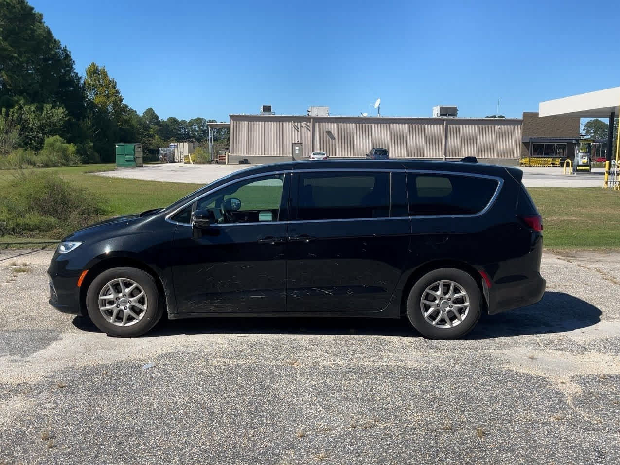 Used 2025 Chrysler Pacifica Select FWD image 7
