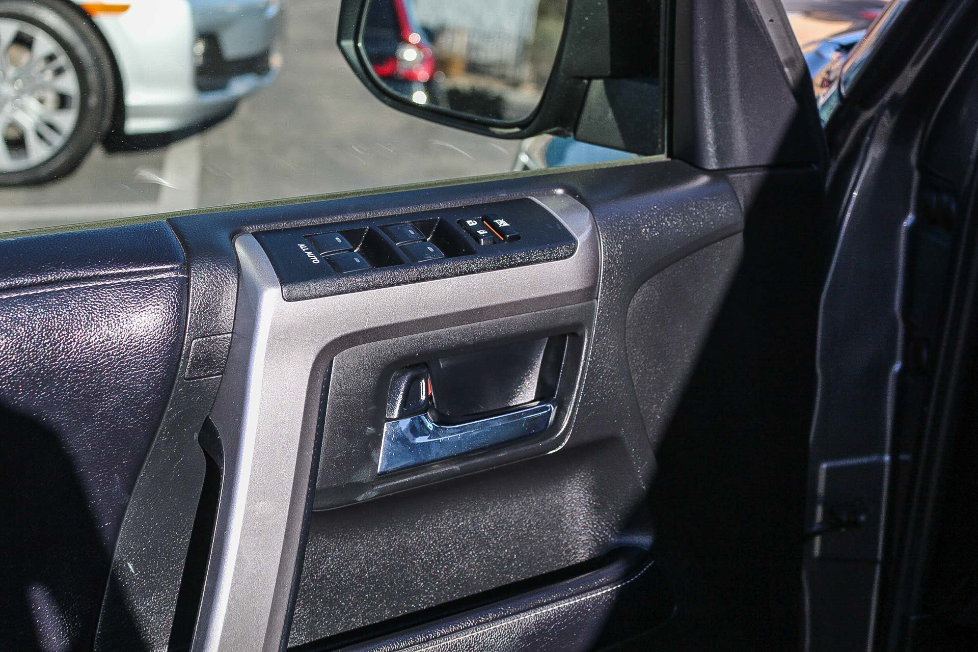 Used 2018 Toyota 4Runner SR5 Premium AWD/4WD image 11