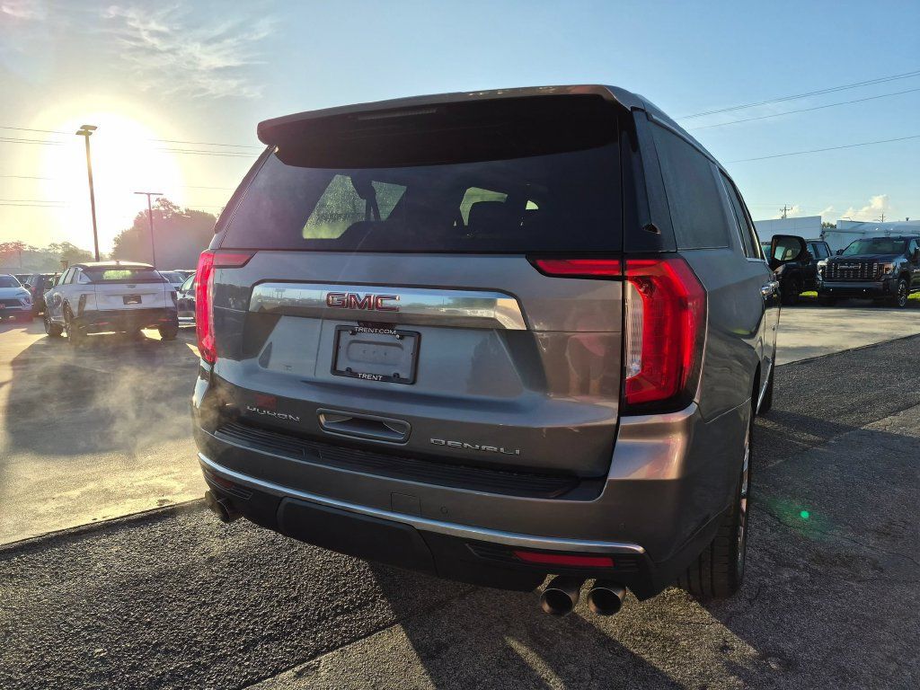 Used 2021 GMC Yukon XL Denali w/ Denali Premium Package AWD/4WD image 4