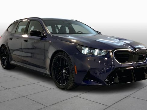 Used 2026 BMW M5 Touring AWD/4WD image 2