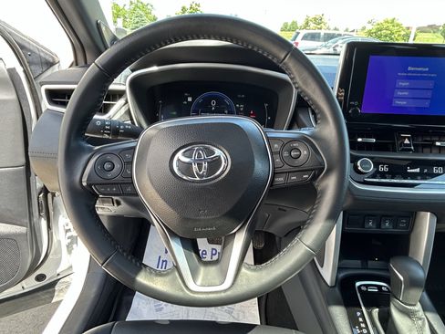 Used 2025 Toyota Corolla Cross AWD Hybrid w/ Convenience Package image 21