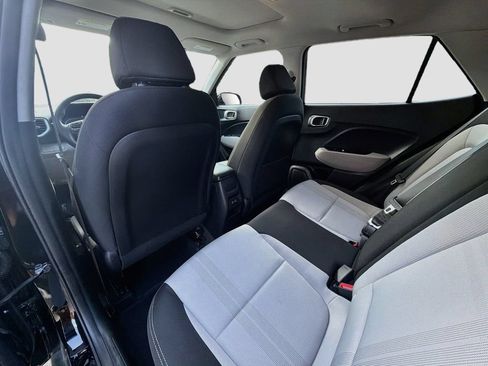Used 2024 Hyundai Venue SEL FWD image 23