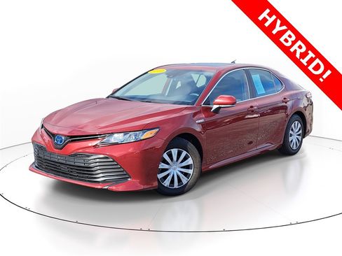 Used 2019 Toyota Camry LE image 1