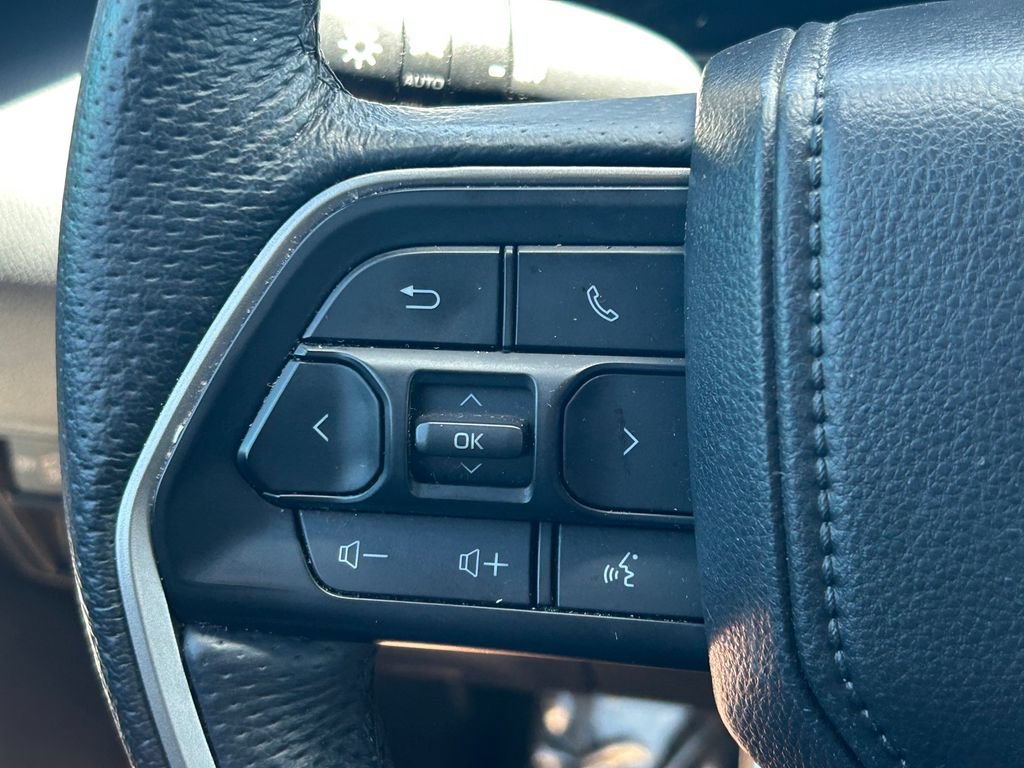 Used 2025 Toyota Tundra Limited AWD/4WD image 42